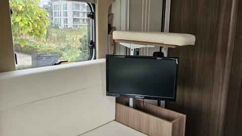 Bobby – 4p Bürstner semi-integrated uit 2014