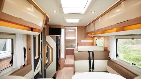 Spacious integral camper for 5 people