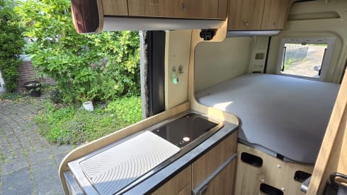 Grizzly the Gray – Self-sufficient Peugeot Boxer Camper for 2 Persons