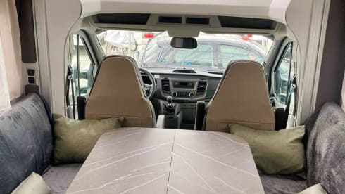 Chihuahua on the road – 2p Benimar semi-integrated from 2022