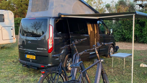 Nugget – Ford Nugget Plus 2023 with pop-up roof