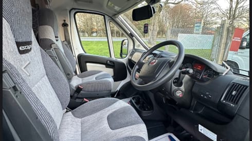 Mary Dolls Motorhome  – Camper Fiat a 6 posti letto adatto ai cani