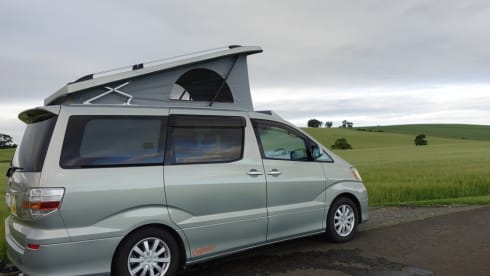 Alphie Hybrid&LPG – 2 Berth Toyota Alphard Hybrid&LPG