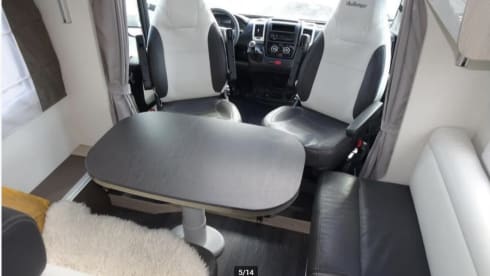 Challenger – Comfortable semi-integrated with large queen bed and lots of light