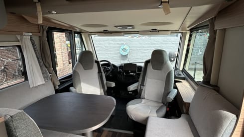 Weinsberg Caracore 700 meg – Weinsberg Caracore 700 meg 180pk automaat uit 2024