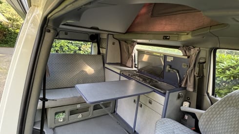 De blauwe reiziger – 4p Volkswagen campervan from 1993