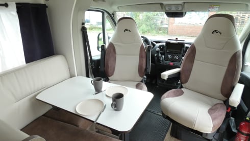 Dycki Duo – Get in, drive off, feel good.