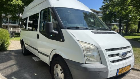 2p Ford bus from 2012