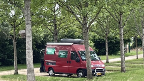 2p Peugeot postslag bus uit 2000
