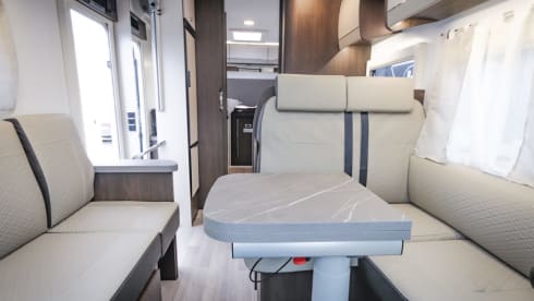 2021 *Full Option* Benimar Cocoon 463 with AUTOMATIC