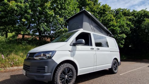 Vincent 'Van Go' – 4 berth Volkswagen campervan 