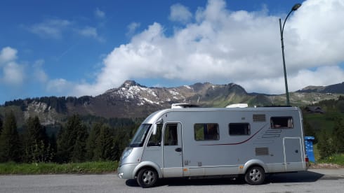 Edler Luxus-Integral-Wohnwagen von Hymer für 4 Personen