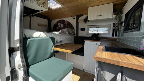 Busje naar Zuid Lara – Wonderful self-built camper bus for 2p