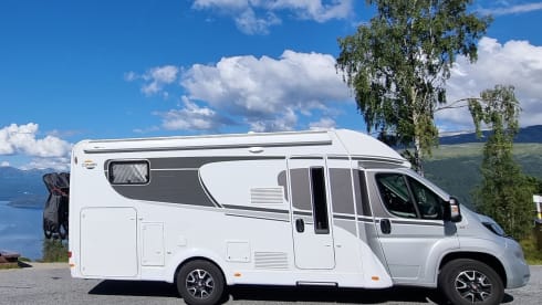 Nr. 5 Carado T338 Handgeschakeld – Luxurious and fully equipped camper with twin beds. Ultimate Freedom! 