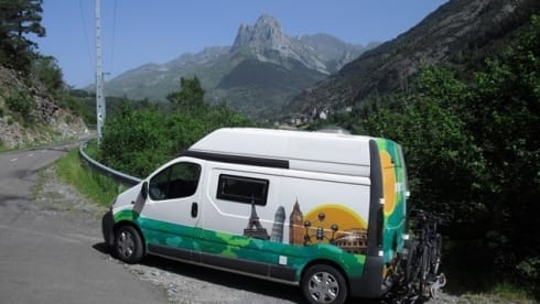 Type 2B – Cool camper with a big bed