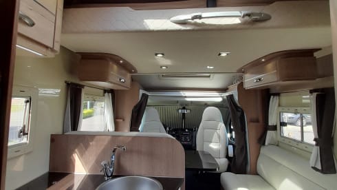 McLouis semi-integrated 4 people