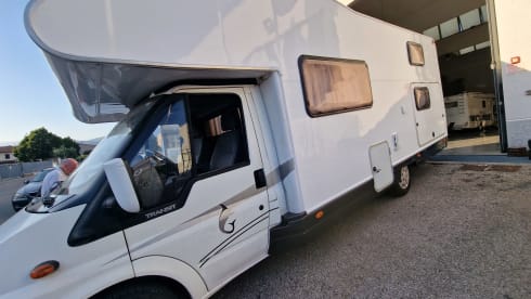 GianCarlo – Campervan rental for 6 people