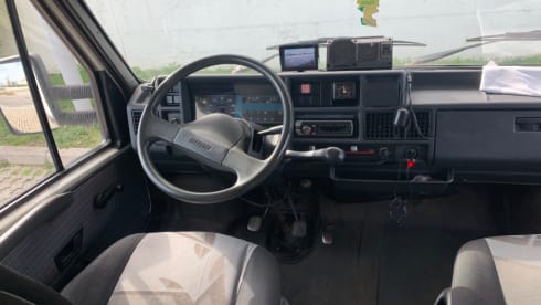Greenshare – Camper Time Machine: Vintage Travel for Epic Adventures!