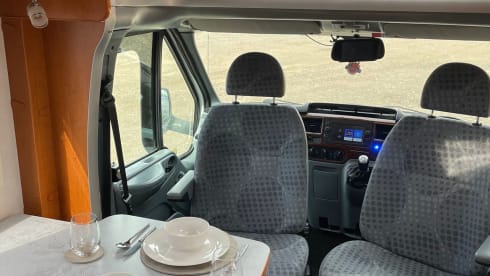 Titch  – Our Cosy 3-berth LHC Motorhome