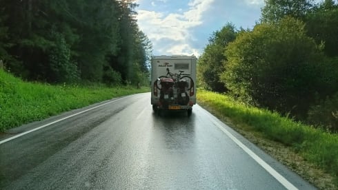 Ambrogio e Cristiana – Three children, a dog, desire for freedom