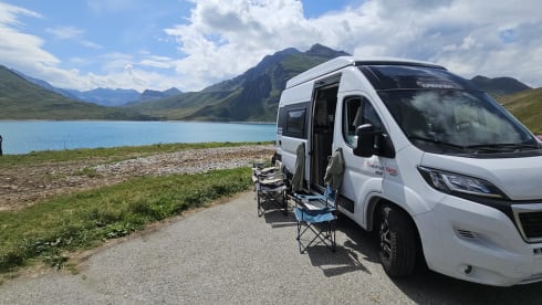 Happy Camper Days – 4 person camper with roof tent