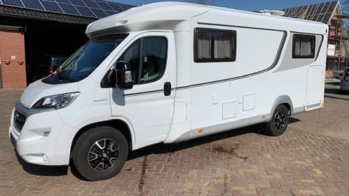 LMC 662 – LMC 9 traps automaat 3 pers Lengte 6.95mtr BJ 2021 Rijbewijs B