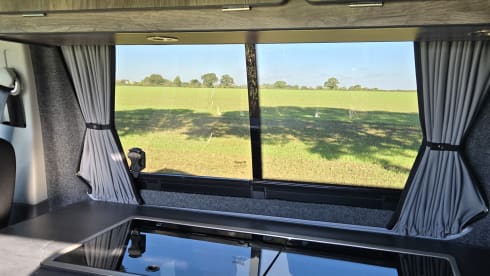 Wanderlust Wagon – *New* Ultimate Comfort 2021 Auto 4 Berth VW T6 Campervan with Heating
