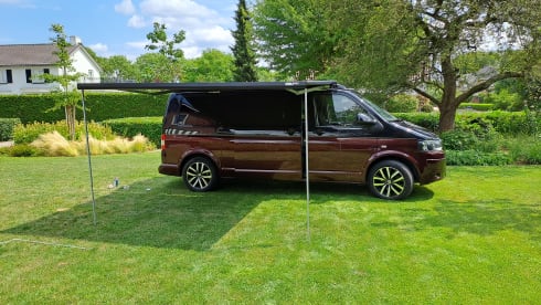 Marinus – Volkswagen t5 extended camper. Vending machine