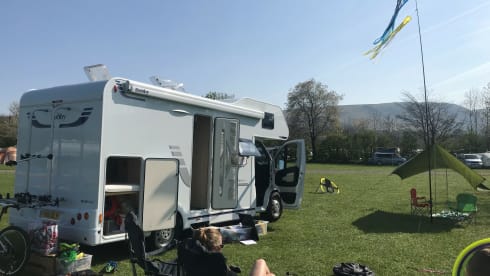 GLYNIS – HOBBY SIESTA DE LUXE A65GM 6 BERTH