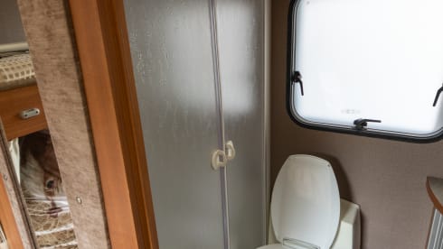 Spacious 6-person family camper