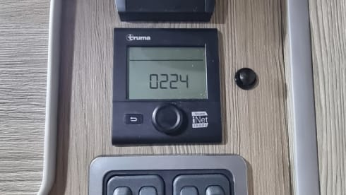 Ronnie – Fully Off-Grid Mercedes Heating & shower/Toilet (Insurance Included)