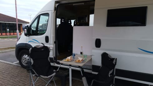 Lorna Marie – Luxury 3 Birth Camper 