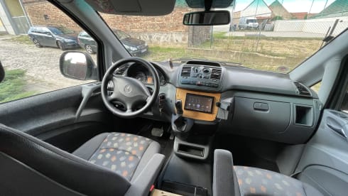 Franz Ferdinand – Beautiful compact 4x4 Camper