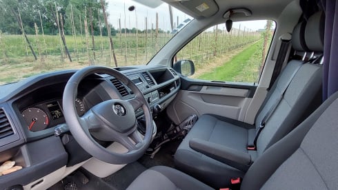 THE VAN – Cozy DIY VW camper from 2019