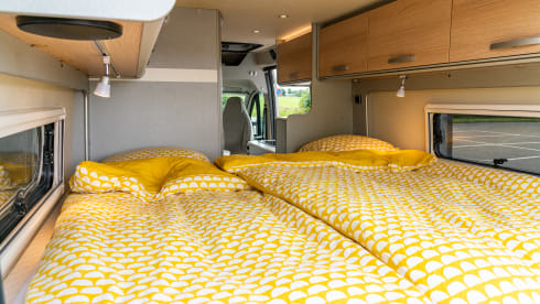 Luxe Hymer buscamper met lengte bedden