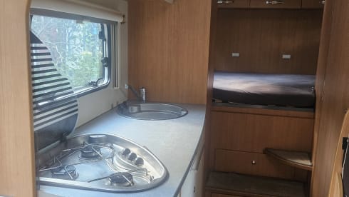 Adventurous and mega comfort with this 6-person Challenger alcove from 2012