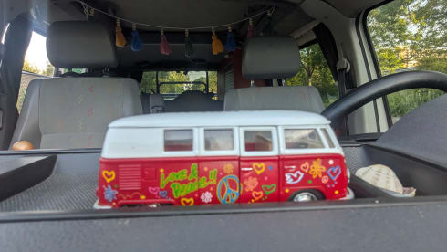 Bennie – 2-seater Volkswagen campervan from 2012