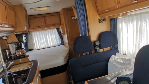 B574 met dubbele bodem  – 4p Top Hymer with good French beds