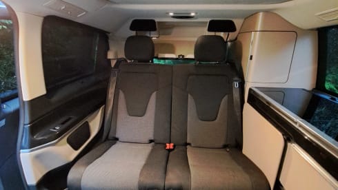 4p Mercedes-Benz camper bus. Euro 6 + automatic