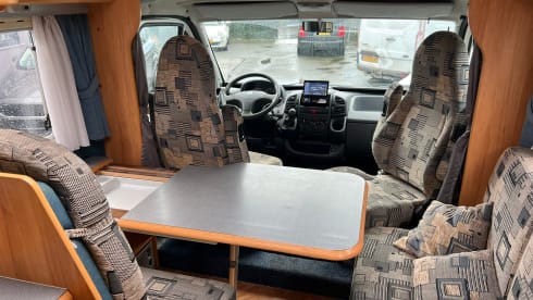 Fiat adriatik 650SL Coral met vast bed 4 persoons