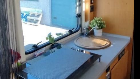 Elliot – Spacious 5-person Ford Trigano Elliot