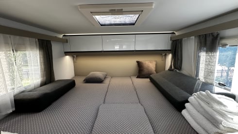 Bob – 3p Adria Mobil semi-integrated uit 2023