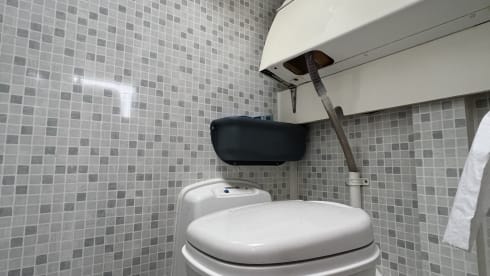 Super-camper – 2-person Mercedes-Benz bus from 2001