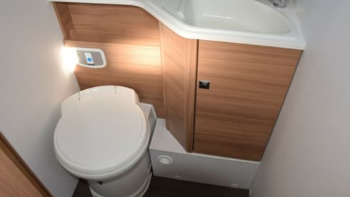 6p Adria Mobil semi-integrated model 2019