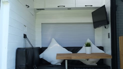 Angus – Superb 4 berth Campervan with Kingsize bed