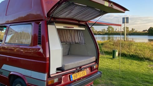 Club Joker – Retro Volkswagen T3 uit de 80's (4 slaapplaatsen)