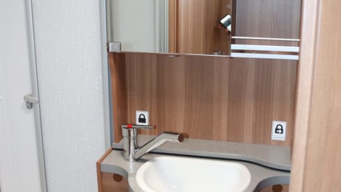 6p Peugeot alcove from 2019