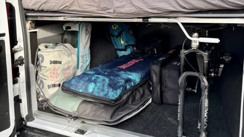 🚀 – adventurous campervan with large garage - 2024 - 4p