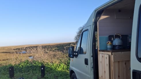 Betty Boxer – 3 berth Peugeot campervan from 2003
