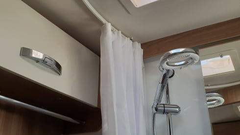 Wanderlust – Modern 6-Berth Motorhome with 5 Seatbelts - Your Adventure Awaits!